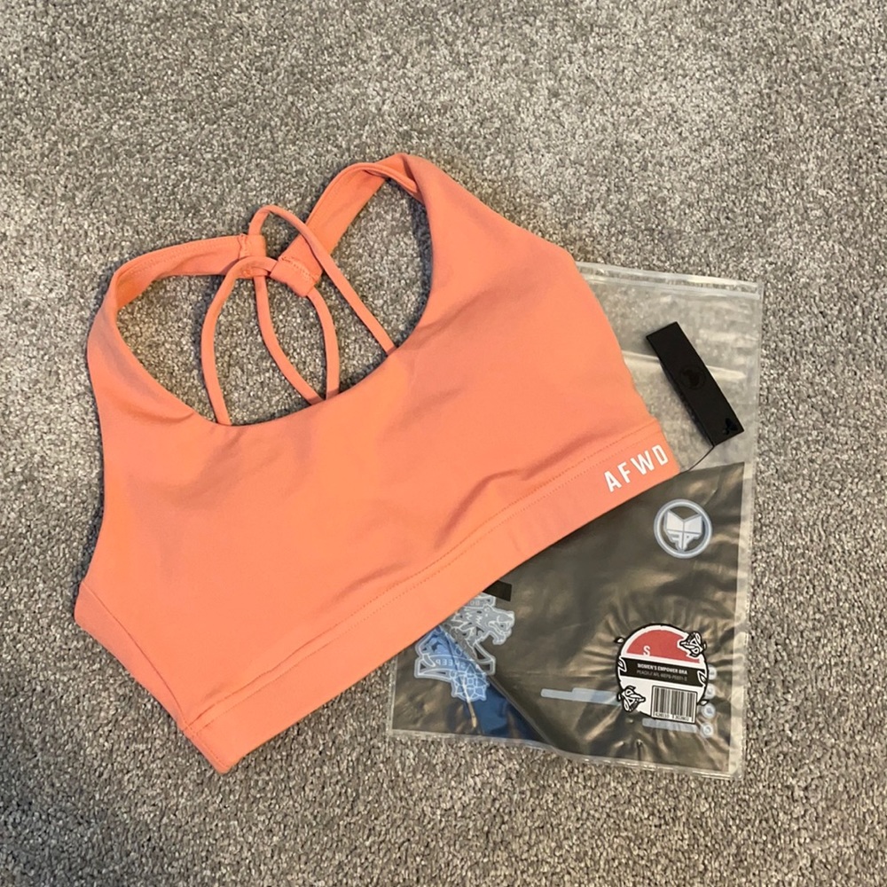 NWT Small Alpha Forward Empower Sports Bra in Peach